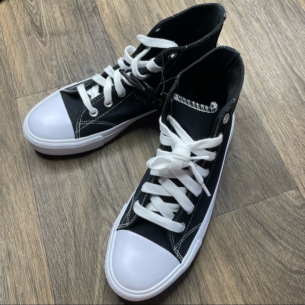 No Boundaries Converse High Top Shoes - Picture 8 of 12